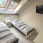 Pastelowe Blisko Centrum Karpacza Z Parkingiem, Balkonem W Zielonej Okolicy アパート カルパッチ